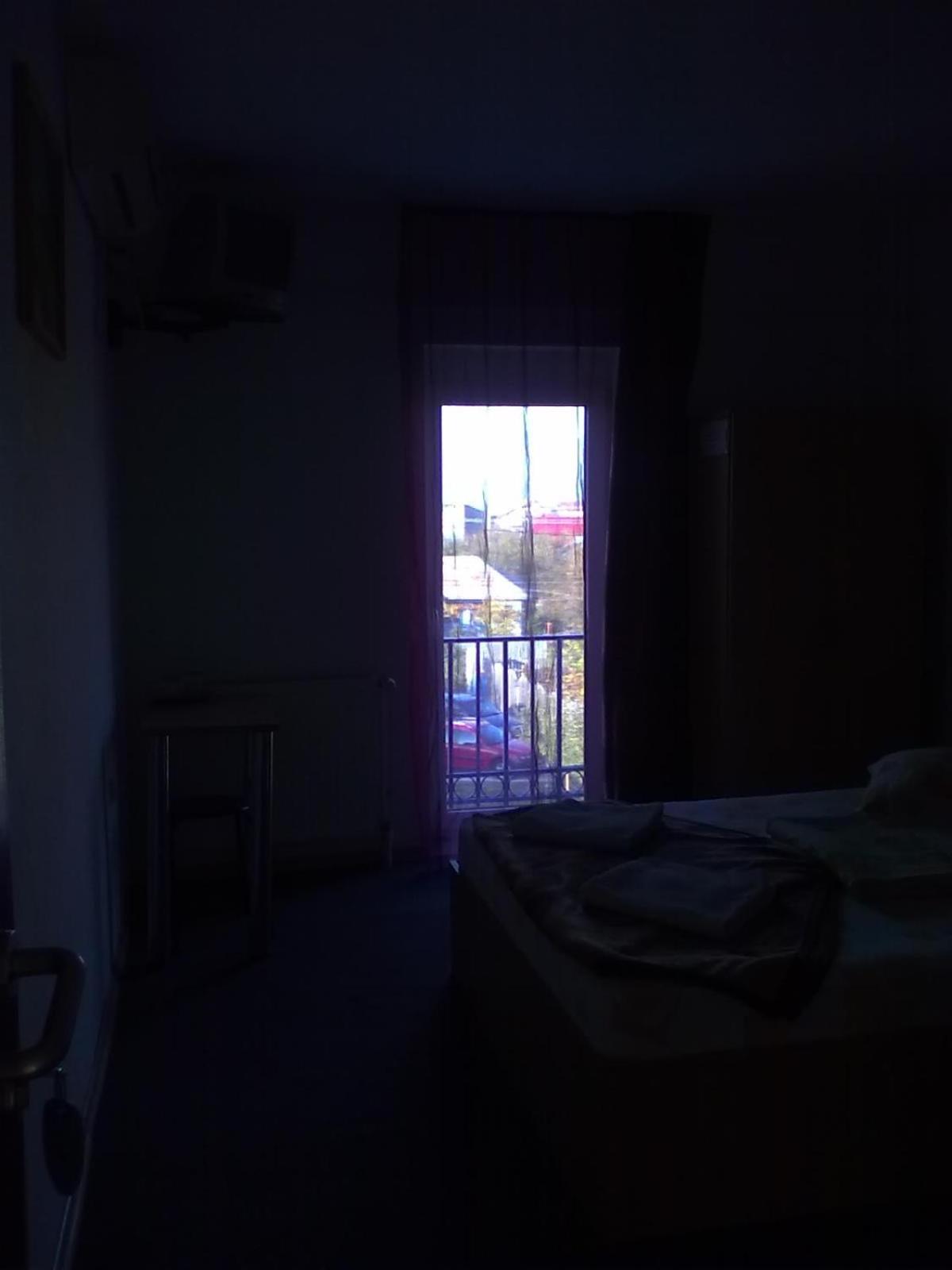 Pensiunea Raffael Otopeni Buitenkant foto