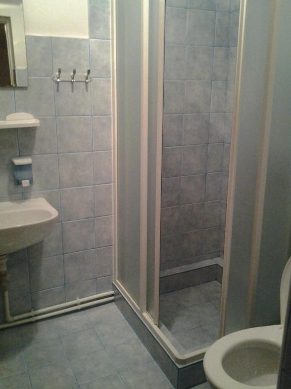 Pensiunea Raffael Otopeni Buitenkant foto
