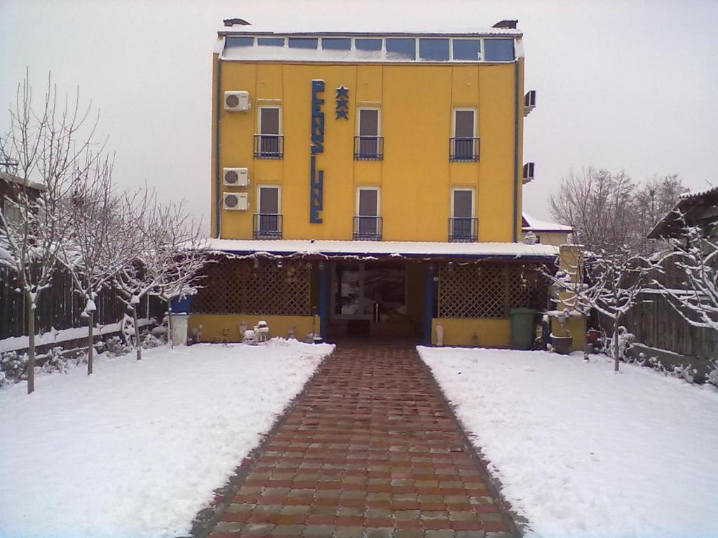 Pensiunea Raffael Otopeni Buitenkant foto