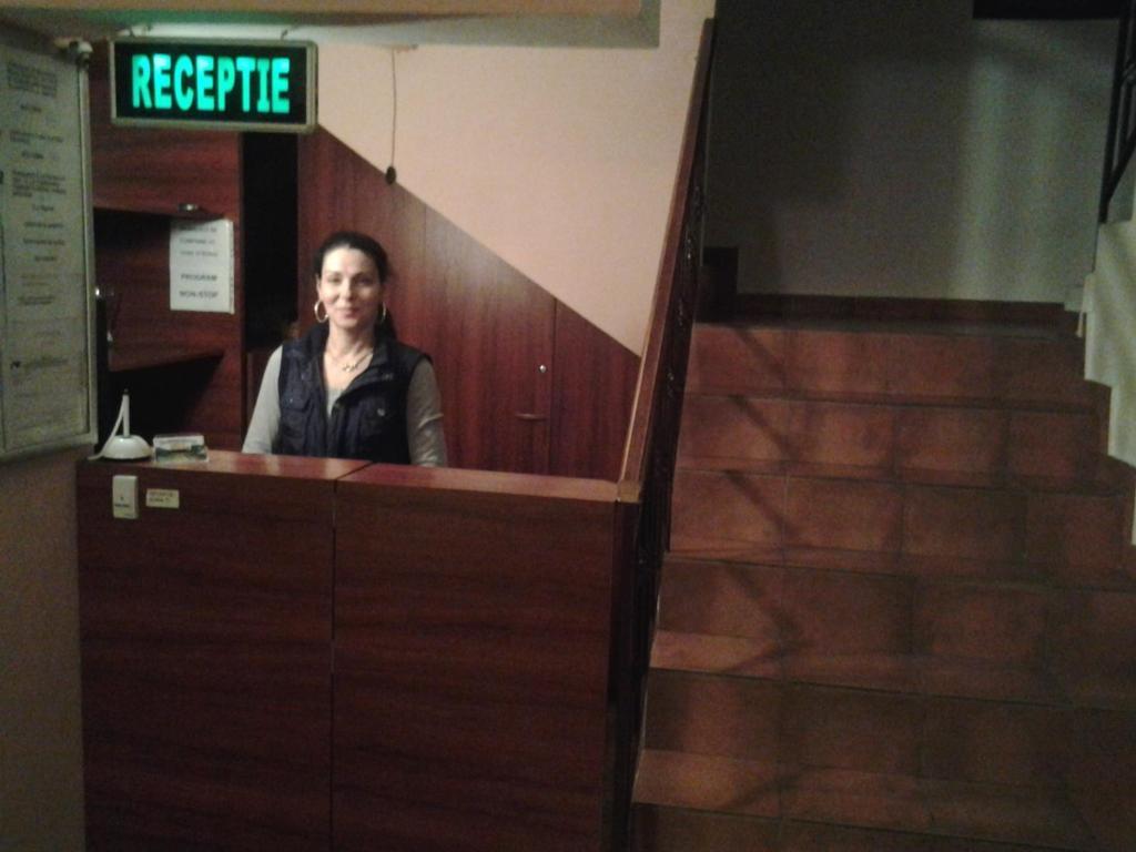 Pensiunea Raffael Otopeni Buitenkant foto